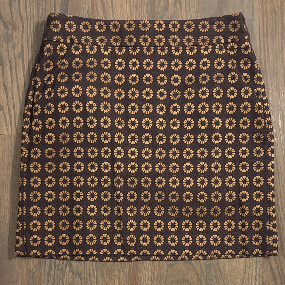 LOFT Floral Patterned Skirt in Black and Gold, Size 4